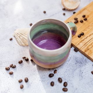 Duhový hrneček je duhový i uvnitř