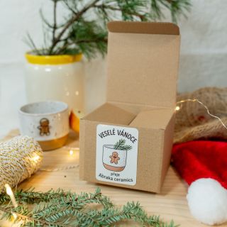 Budou k dispozici i dárkové krabičky! Stačí na eshopu zadat krabička a vyjedou vám. Bud klasické nebo s nevánočním motivem.